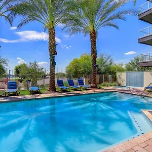 Apartment Frontdesk Vela At Town Apts 
